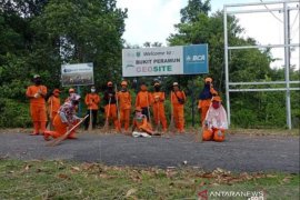 DLH Belitung gelar "operasi semut" sambut kunjungan kerja Menparekraf