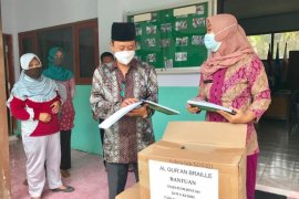 Sebanyak 25 paket Al-Quran braile disumbangkan untuk penyandang tuna netra