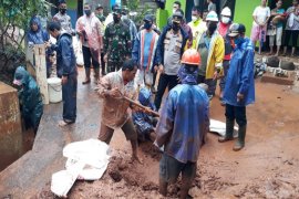 50 keluarga di sekitar KIT Batang terdampak banjir lumpur