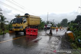 Jembatan Kapuh, HST amblas lagi dan perlu perbaikan secara permanen