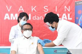 Sebanyak 3.409 nakes Sulsel ikuti vaksinasi massal ke dua di GOR Unhas