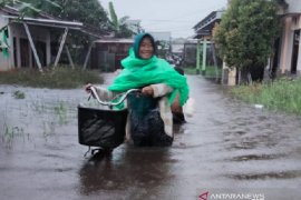 15 orang dievakuasi  ke gedung BLKI akibat banjir di Singkawang