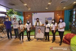 Menteri Erick Thohir berikan beasiswa pendidikan kepada AO Mekaar PNM