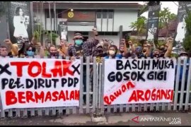 Buruh Perusahaan Daerah Perkebunan Jember tolak Plt Dirut