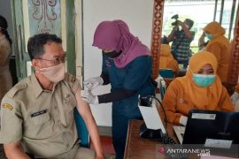 Ribuan tenaga kesehatan di Boyolali ikuti vaksinasi dosis kedua