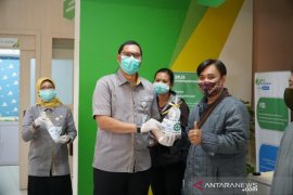 BPJAMSOSTEK Denpasar bagikan "corona safety kit" sambut K3
