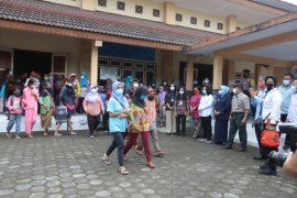 137 pengungsi Merapi di barak Purwobinangun dipulangkan