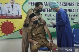 Sejumlah pejabat HST divaksin Sinovac, Wabup: Saya sedikit lemas