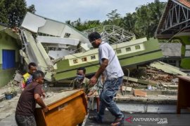 Sekolah Ambruk Akibat Pergerakan Tanah