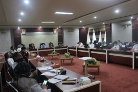 Pasar Senaken dan pusat perbelanjaan di Paser tetap buka