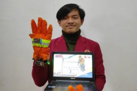 Mahasiswa UMM rancang sarung tangan mencegah kecelakaan kerja