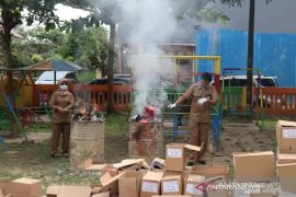 Dinas Perpustakaan dan Kearsipan musnahkan arsip DPRD Kota Solok