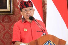 Gubernur Koster minta masyarakat pakai endek Bali setiap Selasa
