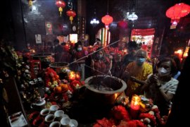 Persembahyangan Imlek di Kuta