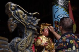 Warga Tionghoa di Madiun doakan pandemi segera berakhir