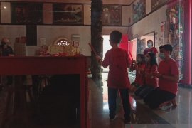 Perayaan Imlek di Kota Jambi sepi karena jemaat lebih banyak sembahyang dirumah