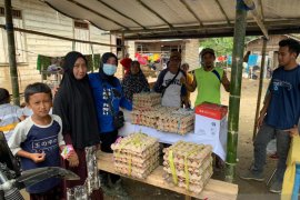 Dispersip Kalsel salurkan bantuan ke desa di puncak Meratus