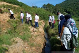 Petani keluhkan saluran irigasi rusak akibat tertimbun tanah galian perumahan di Solok