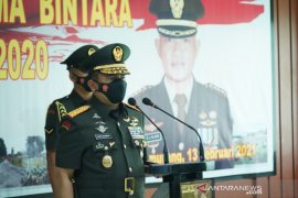 Pangdam XIII/Merdeka Mayjen TNI Santos G Matondang tutup Pendidikan Pertama Bintara secara virtual