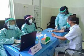 63 nakes Puskesmas Balohan jalani vaksinasi COVID-19