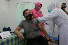 Kapolres Aceh Utara yakinkan vaksinasi COVID-19 aman