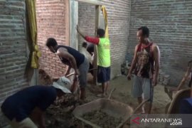 Tanah longsor rusak rumah warga di Madiun.