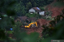 Memulihkan trauma pascabencana longsor