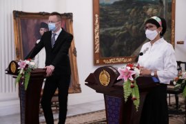 Menlu Retno Marsudi sambut baik kerja sama proyek jalan tol dengan Hongaria