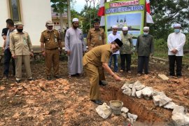 Bupati Balangan letakkan batu pertama pembangunan langgar Al-Muhajirin