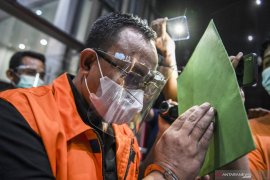 Sidang perdana Bupati Muara Enim nonaktif  Juarsah ditunda