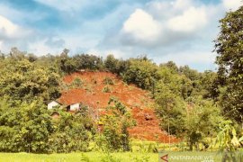 SAR  evakuasi satu korban longsor Nganjuk hari keempat pencarian