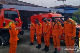 Basarnas mencari tiga mahasiswi UIN Jambi hilang di Gunung Masurai