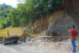 Polsek Sei Bingai datangi keluarga korban tanah longsor