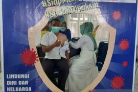 Nakes RSUD Tanah Bumbu divaksin tahap II