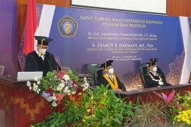 Universitas Brawijaya Malang kukuhkan dua profesor sekaligus