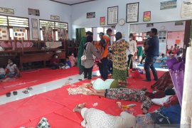 Kondisi pengungsi longsor di Nganjuk yang terpapar COVID-19 membaik