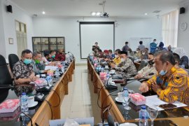 DPRD Kalsel dan Kotabaru bicarakan masalah transaksi nontunai