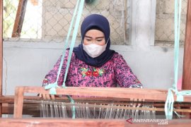 Ketua TP PKK Bangka sarankan pengrajin Lidi Nipah perluas pasar