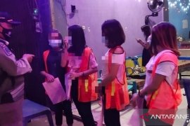 26 pengunjung kafe Singkawang terjaring razia Satgas COVID-19