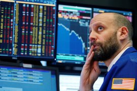 Wall Street ditutup jatuh terseret teknologi turun dan Nasdaq merosot 100 poin