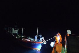 Basarnas selamatkan kapal nelayan mati mesin