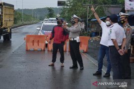 Wakil Ketua DPRDKalsel cek kelancaran lalulintas Tanbu