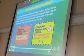 Satgas COVID-19 Kota Surabaya siap bagikan stiker tanda isolasi mandiri