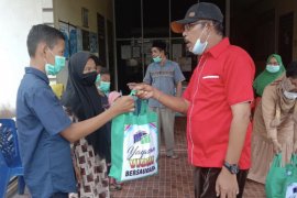 YVB Inhil salurkan bantuan untuk anak yatim di Kecamatan Keritang