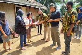 AMPG Kulon Progo beri bantuan sembako warga kurang mampu Kalirejo