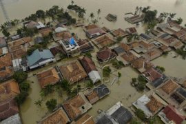 Banjir merendam ribuan rumah di Karawang Page 1 Small