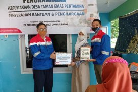 Pertamina DPPU Supadio memberikan penghargaan posyandu berprestasi