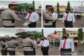 Personel Polres HSU selamatkan korban penyanderaan terima penghargaan