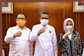 Gubernur Sulsel buktikan tak ada masalah dengan Wali Kota Makassar terpilih