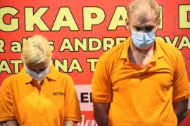 Andrew buronan Interpol diduga gunakan paspor palsu